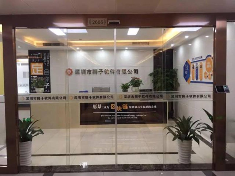 在软件开发领域，前端与后端是两个不可或缺的组成部分。它们各自承担着不同的任务，共同构建出我们日常所见的各种应用程序。